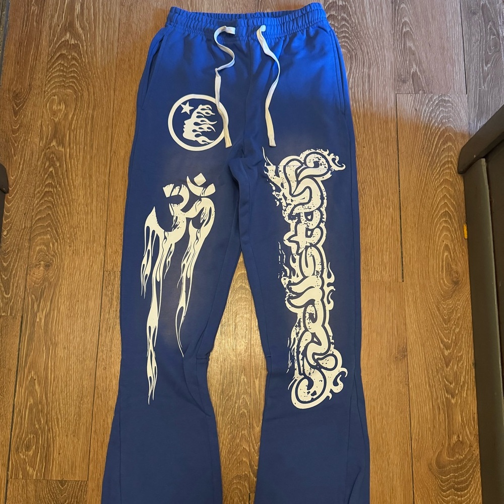Hellstar ‘Racer’ Flare Sweatpants 

Size: S
